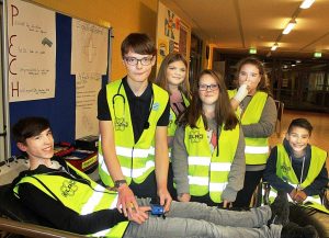 Gut ausgebildete Ersthelfer: Die Schulsanitäter Jannik (von links), Darren, Nicole, Maike, Lisa und Aaron gaben beim Markt der Möglichkeiten Einblick in ihre Arbeit. 