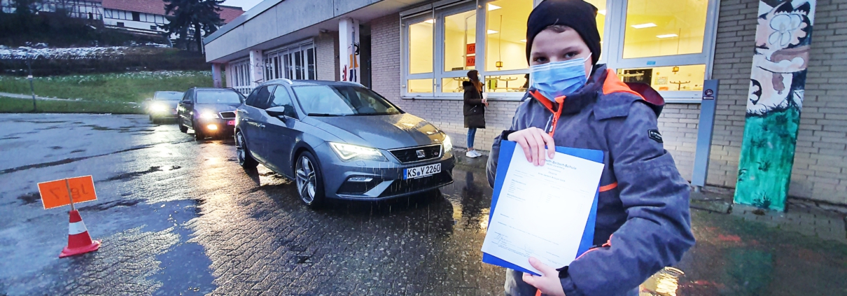 Freut sich nicht nur über gute Noten, sondern auch über die Tatsache, dass er trotz Corona sein Zeugnis abholen konnte: ESS-Schüler Arne Gers aus Zierenberg.